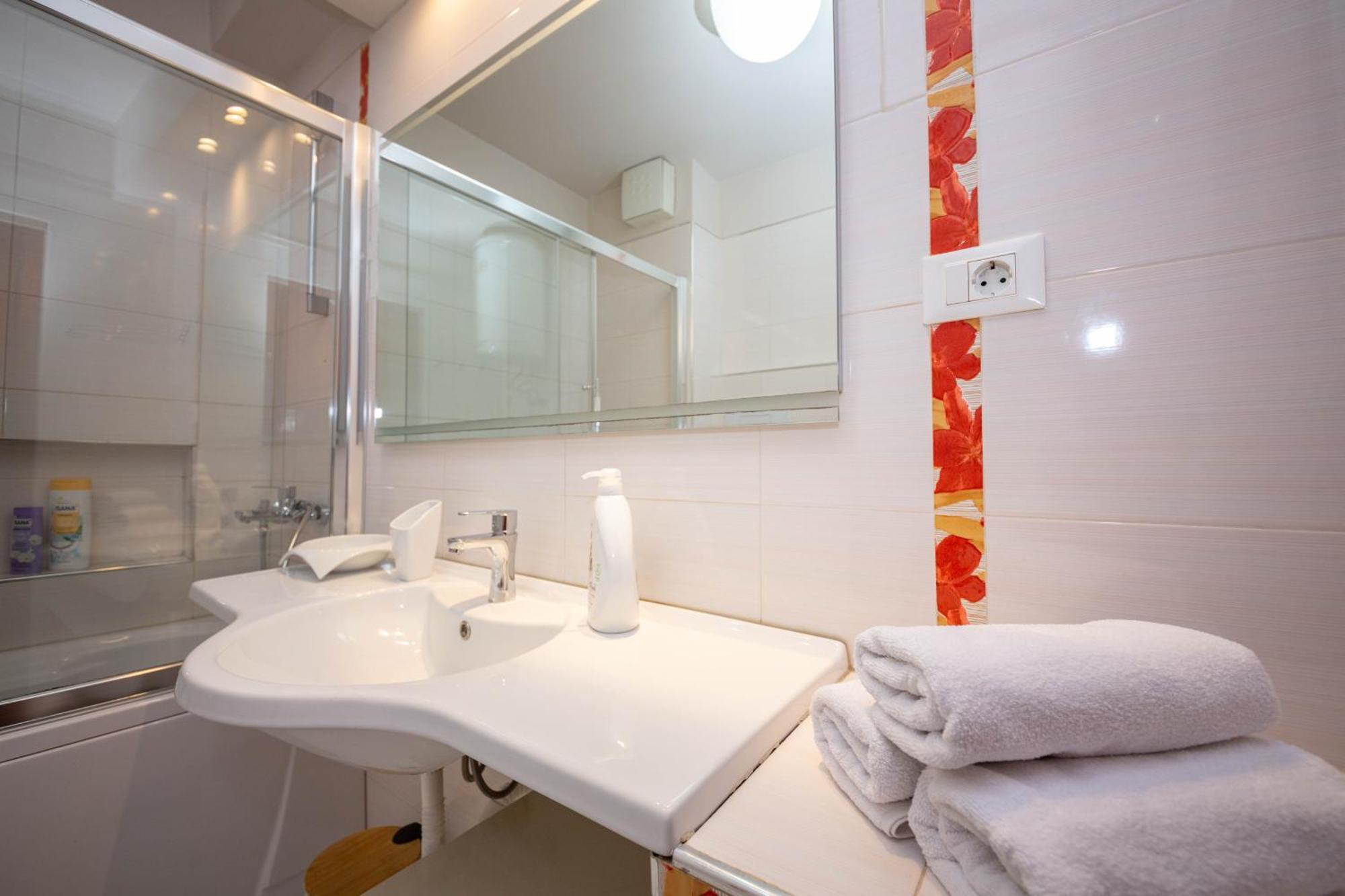 Blloku Unique Apartments 3 تيرانا المظهر الخارجي الصورة